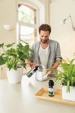 LECHUZA Long-acting Fertiliser Perfect Veggie Fluid, 475ml -Outlet Green Shrub Hub Store lechuza long acting fertiliser perfect veggie fluid 475ml4008789196286 04c MP